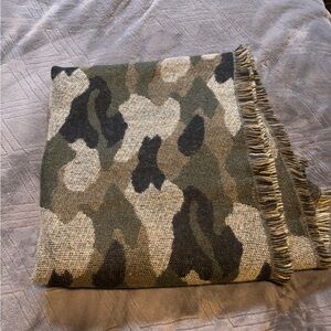 Camo pattern blanket scarf
